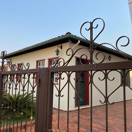Casa No Centro Historico De Catas Altas别墅 外观 照片