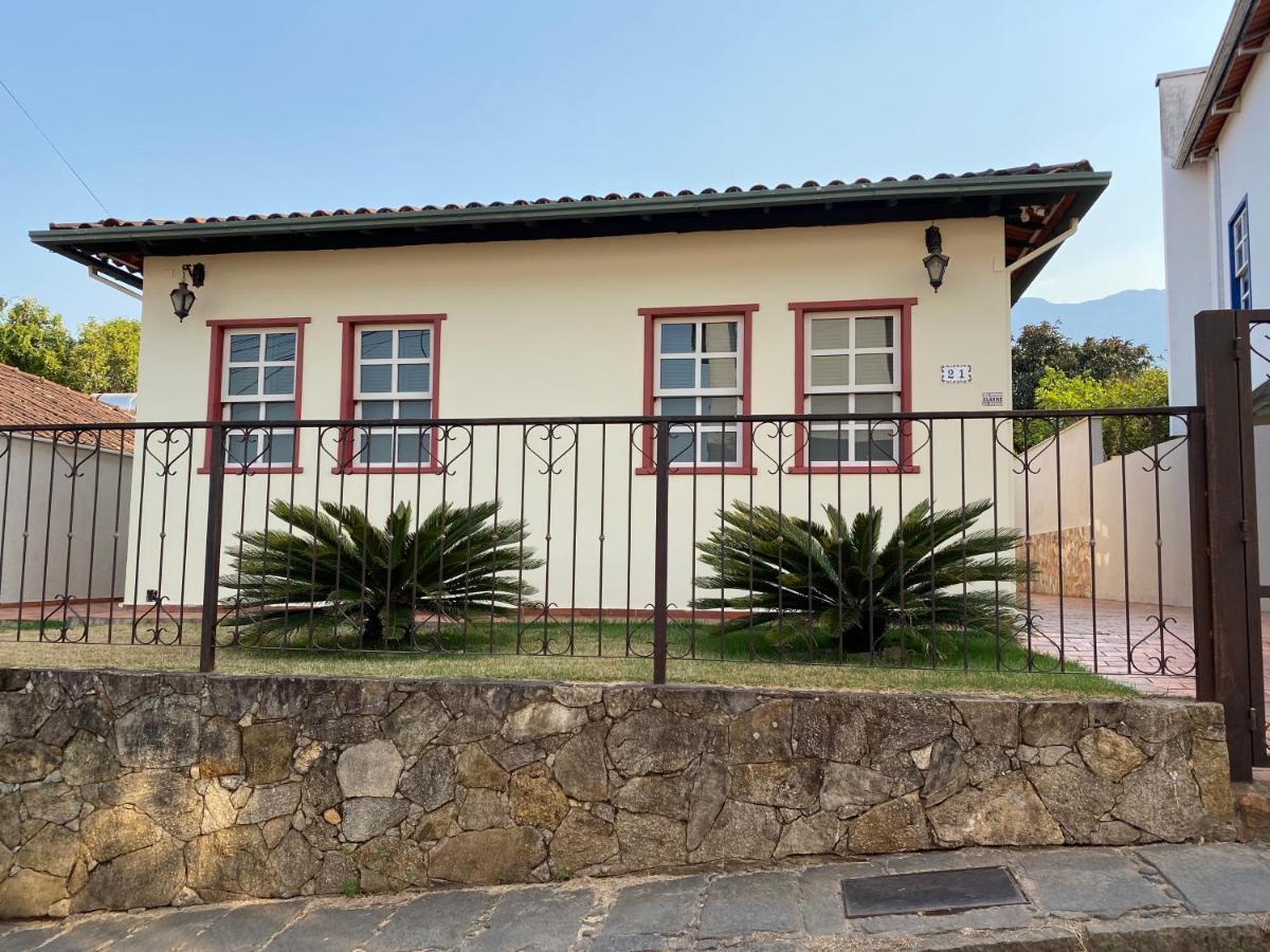 Casa No Centro Historico De Catas Altas别墅 外观 照片